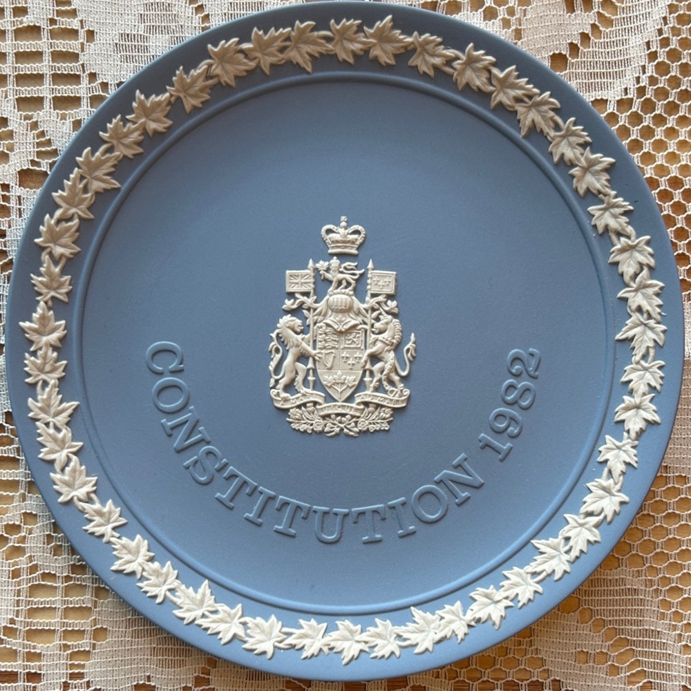 VTG 🇨🇦 RARE! Wedgwood Canadian Constitution 1982 Commemorative Plate 👑Jasperware